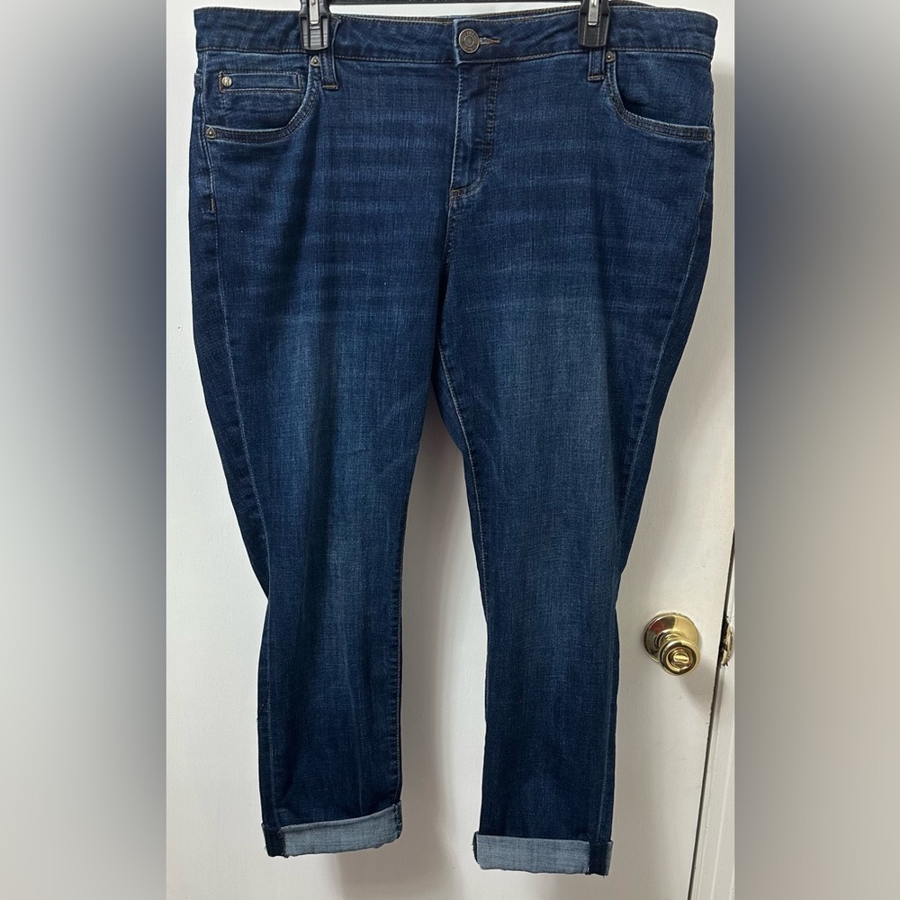 Kut from the Kloth Dark Blue Boyfriend Jeans
Like new. Smoke free home.